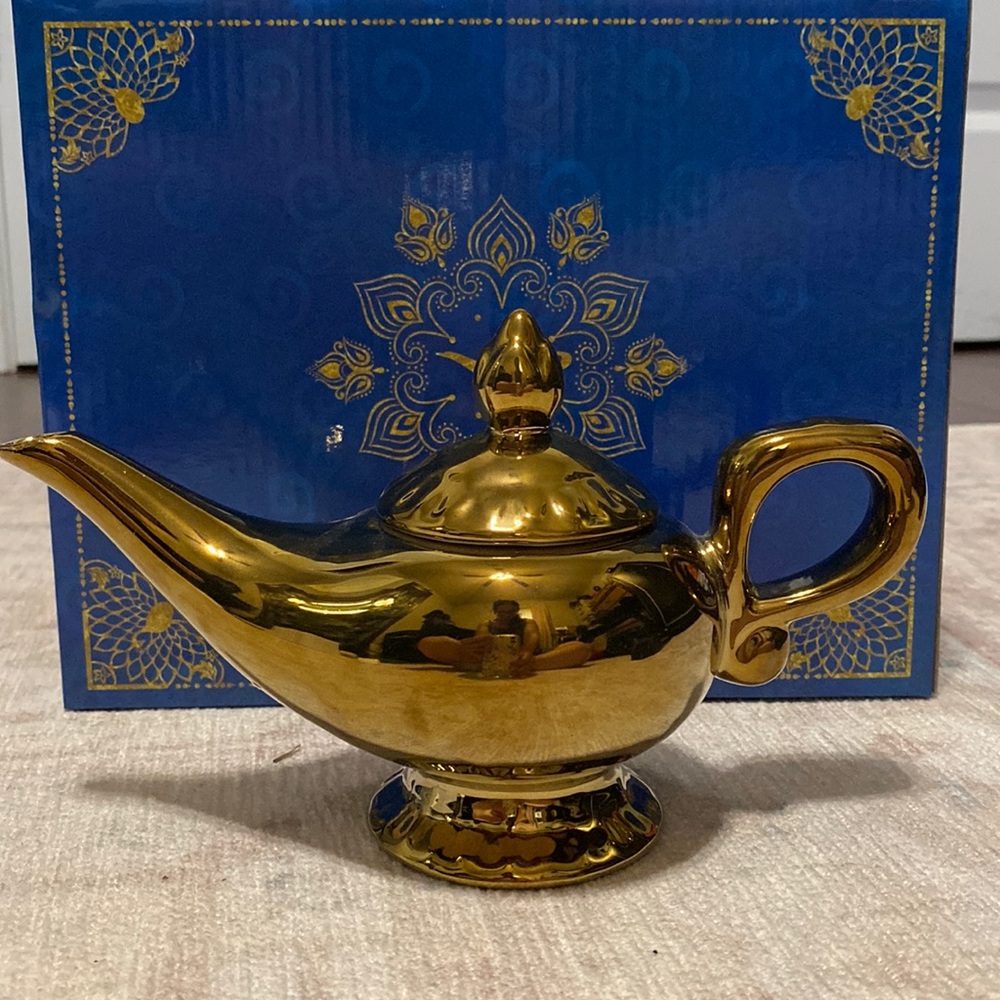 Disney's Aladdin Genie Lamp Ceramic Teapot w/ Lid NWOT